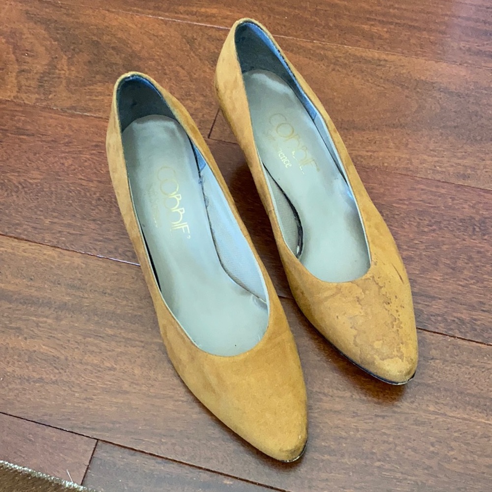 Vintage Suede pumps